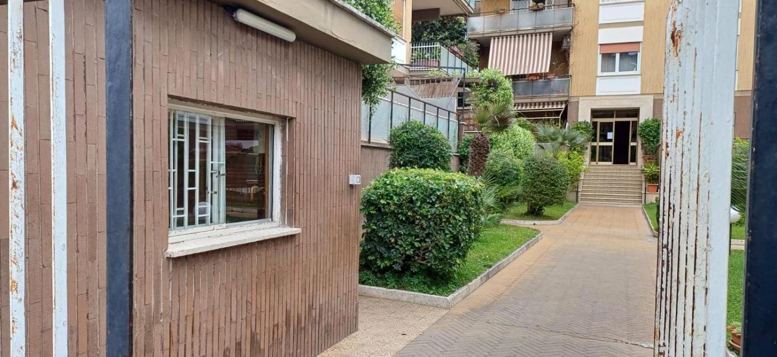 Con Giardino Via Silvestri Apartment *