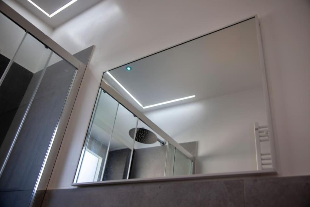 Modern And Stylish Flat Next To Metro Roma