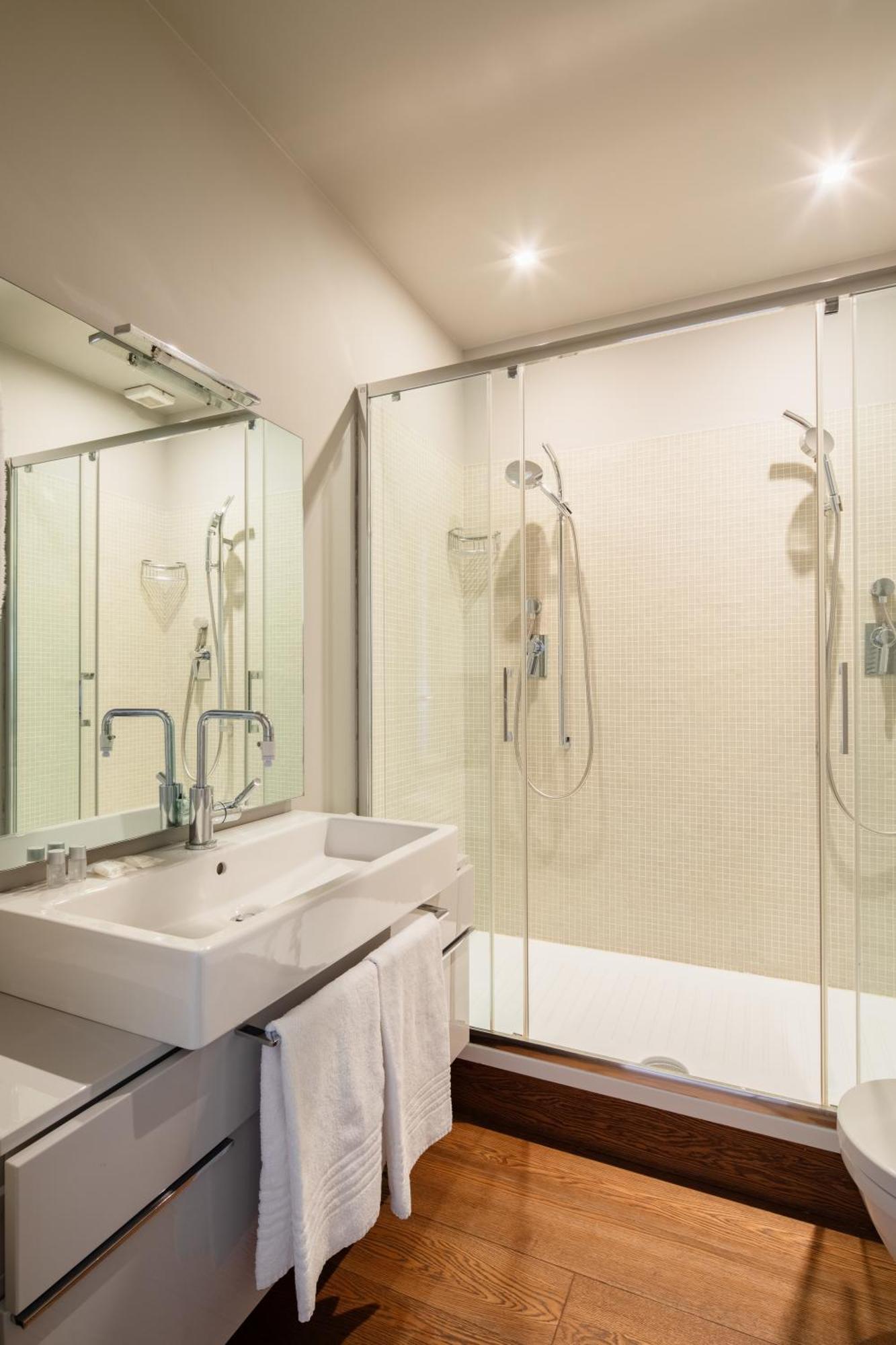 2 Bedrooms Flat Near Via Veneto *