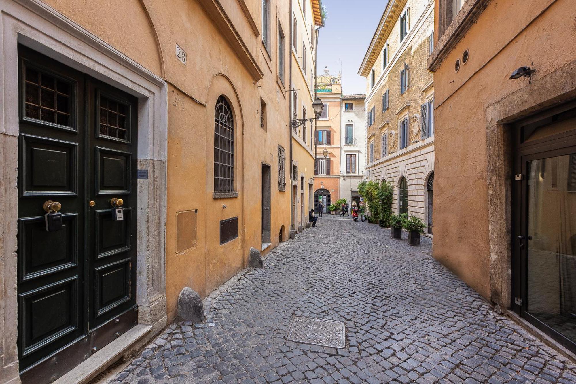 Navona Modern By In Rome