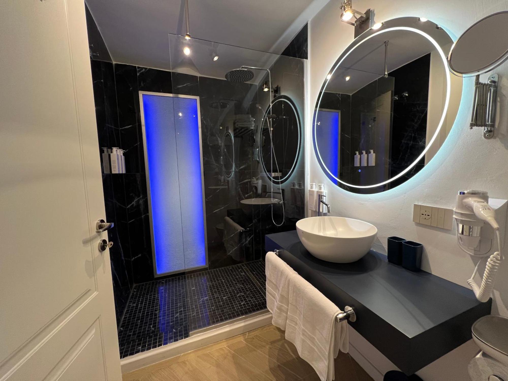Luxury Blue Suites- Apartment