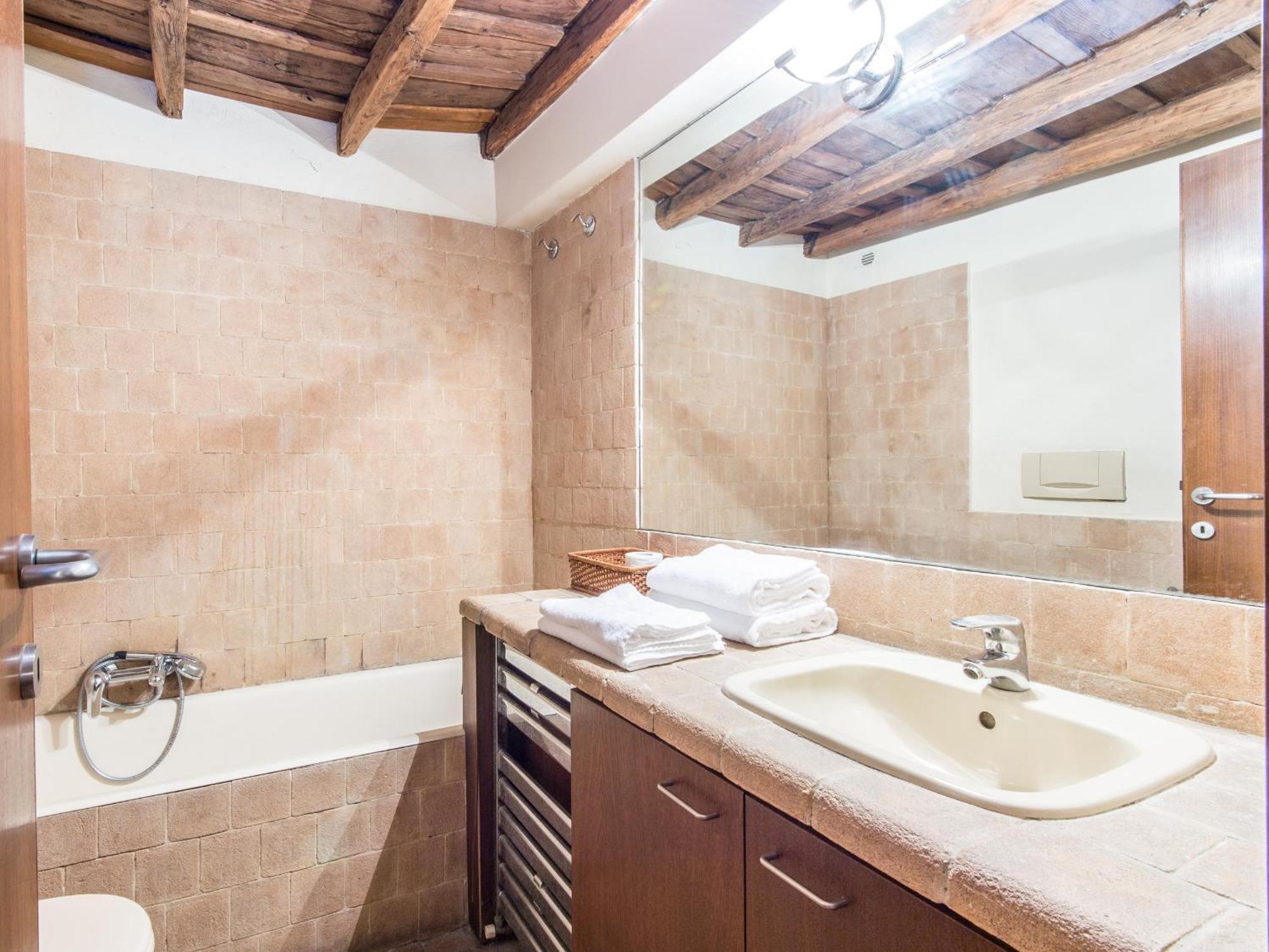 Enchanting Two Bedroom Navona Apartment