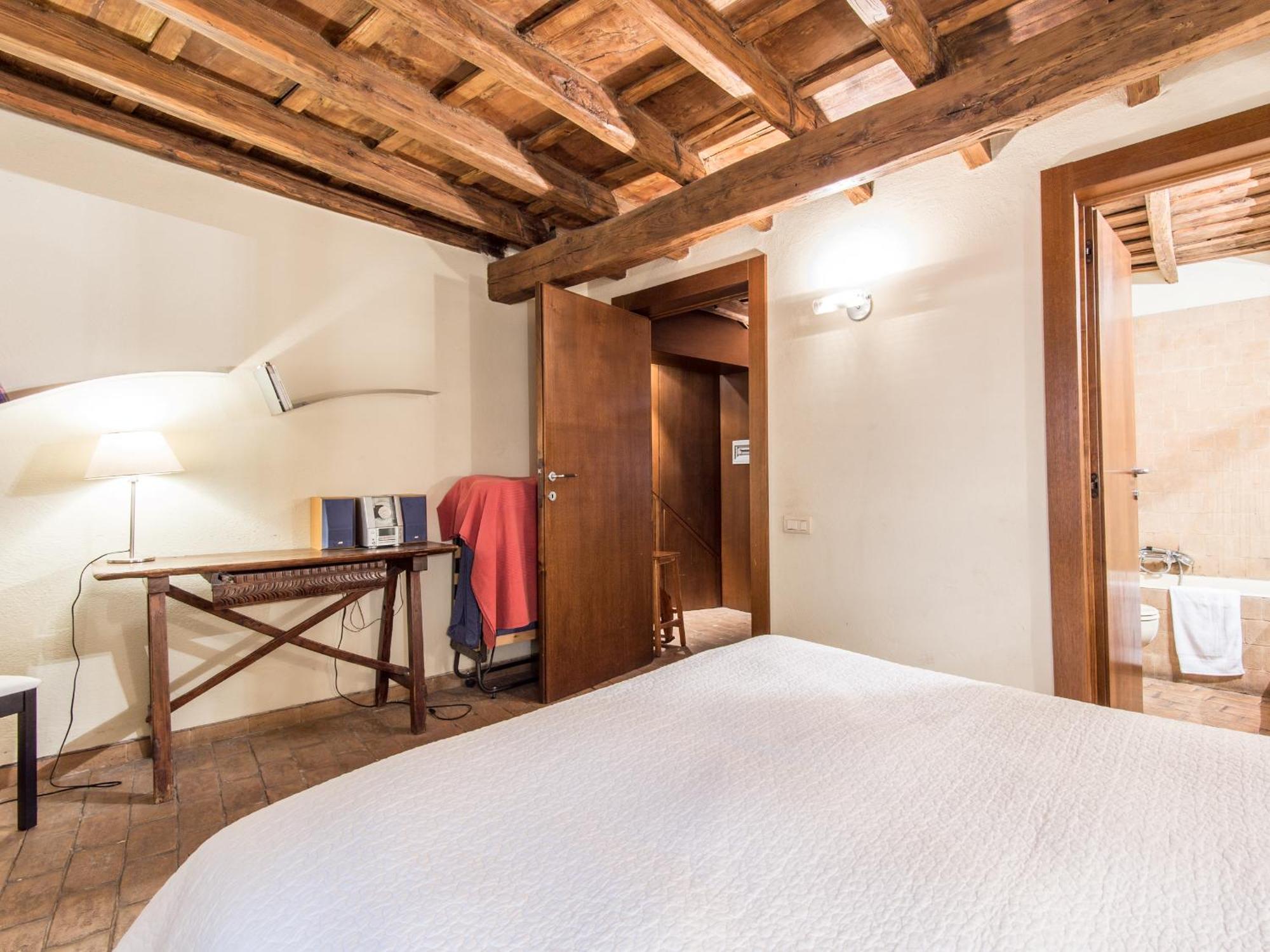Enchanting Two Bedroom Navona Apartment Rome