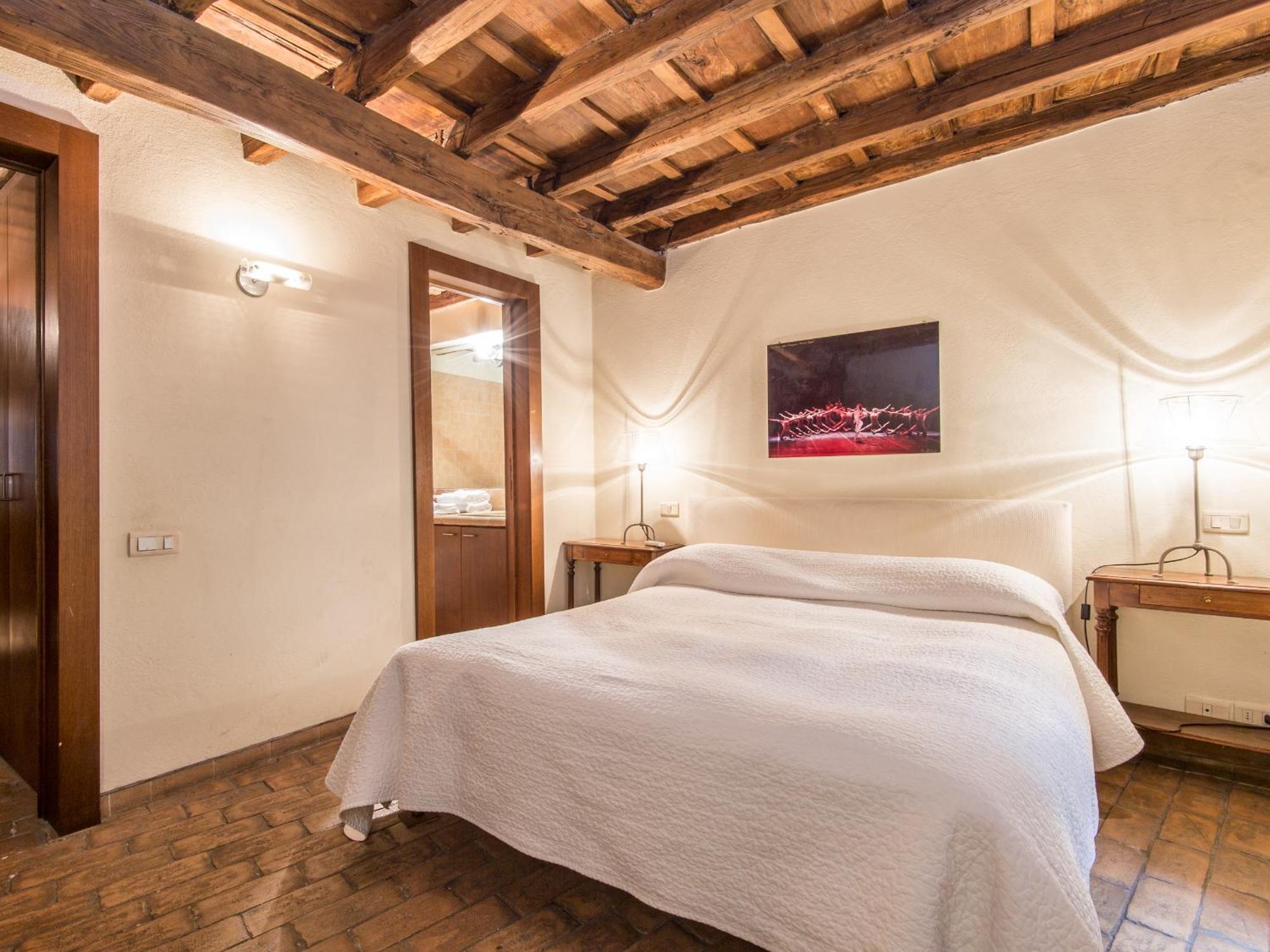 Apartment Enchanting Two Bedroom Navona