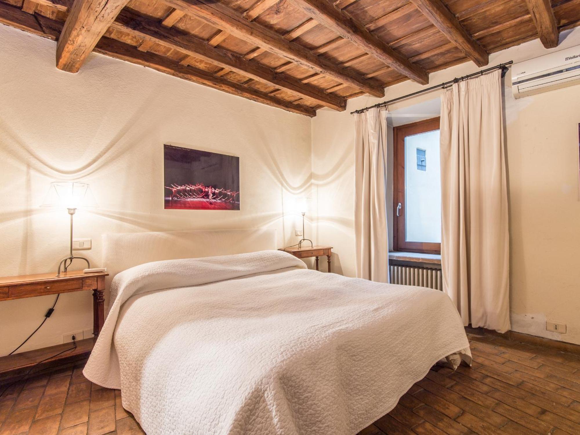 Apartment Enchanting Two Bedroom Navona Rome