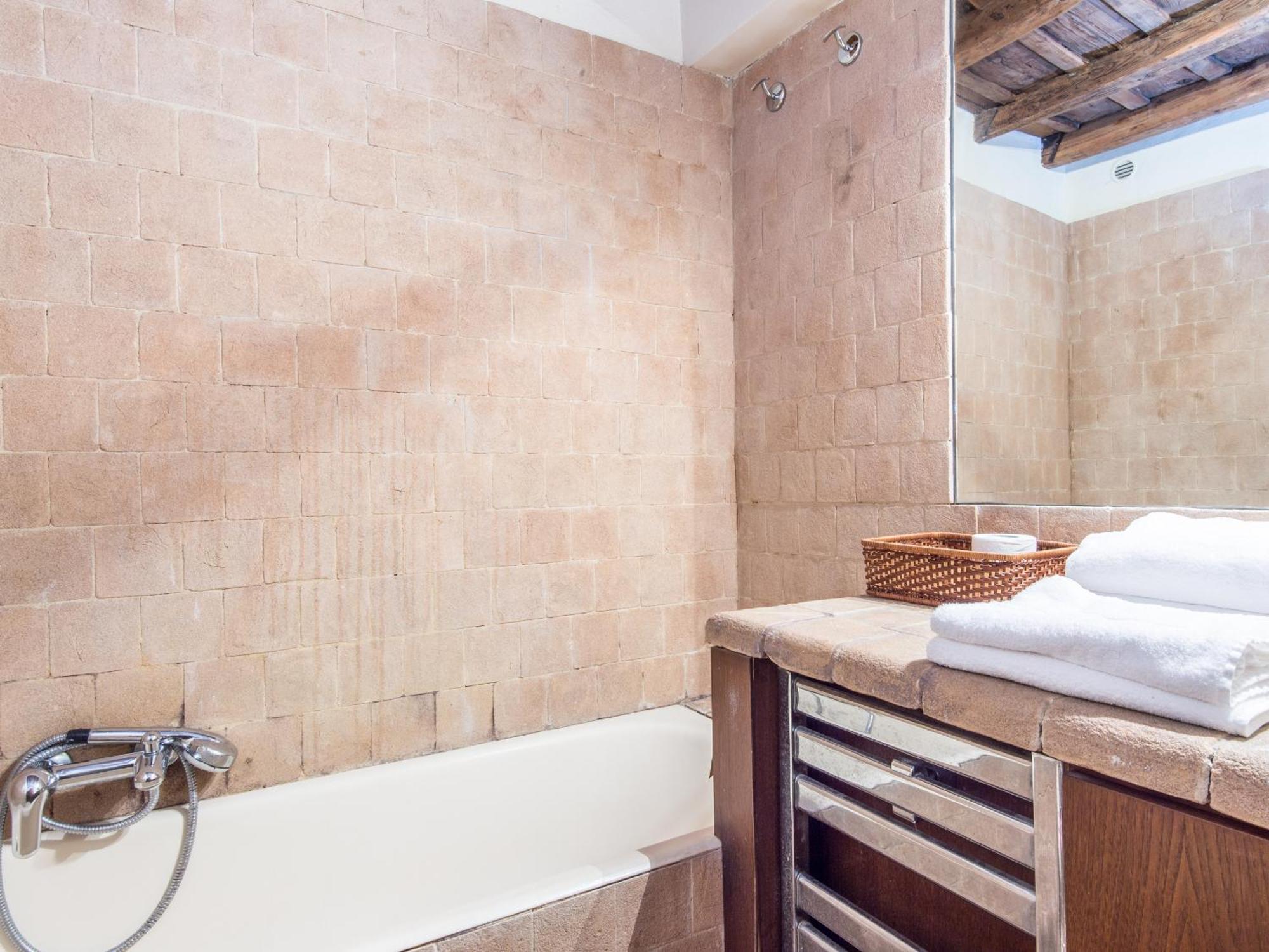 Enchanting Two Bedroom Navona * Rome