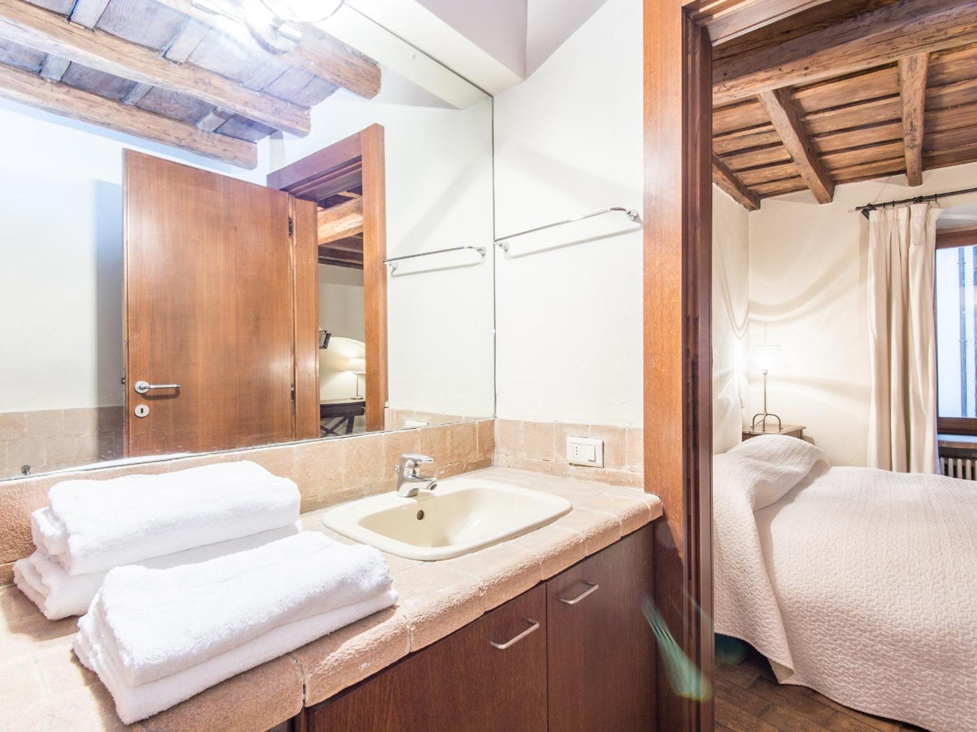 Enchanting Two Bedroom Navona Rome