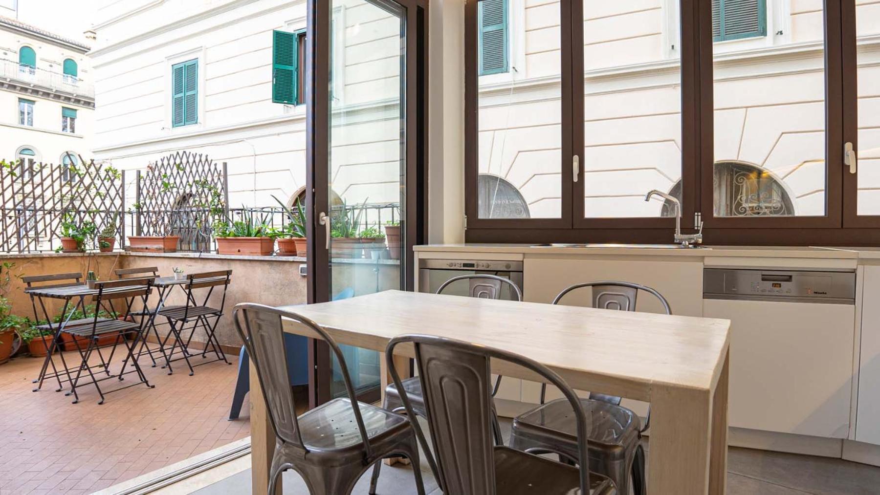 Cozy Nest With Terrace In Trastevere Apartment