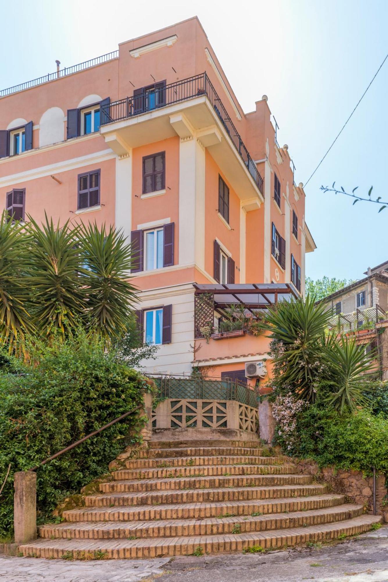 In Trastevere Village