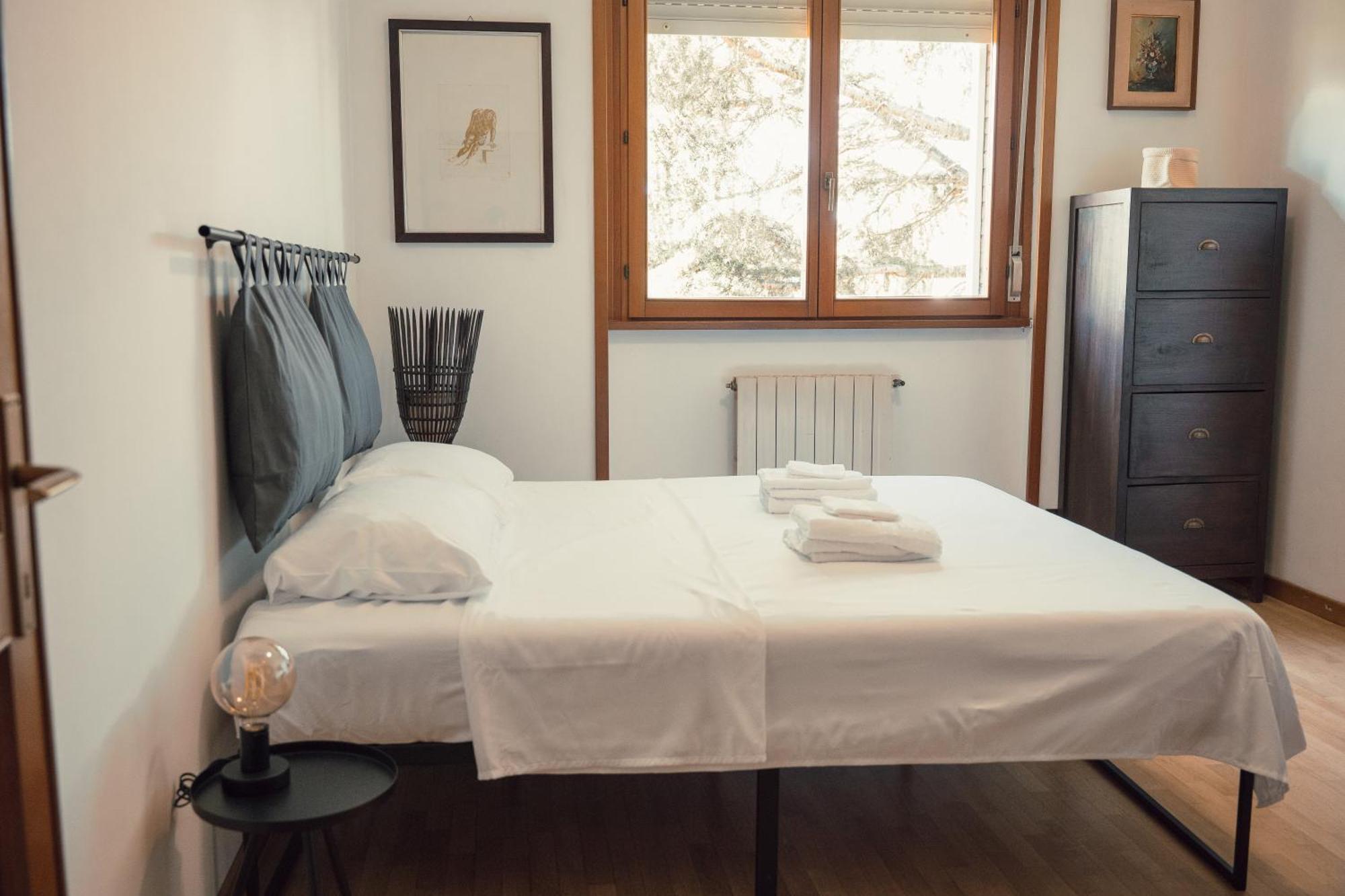 The Spacious With 3 Bedrooms And Private Parking Apartment *