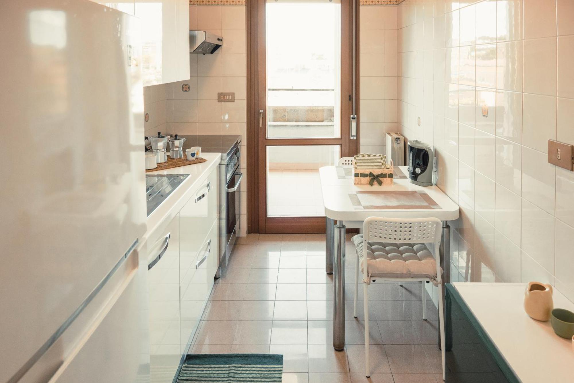 The Spacious With 3 Bedrooms And Private Parking *