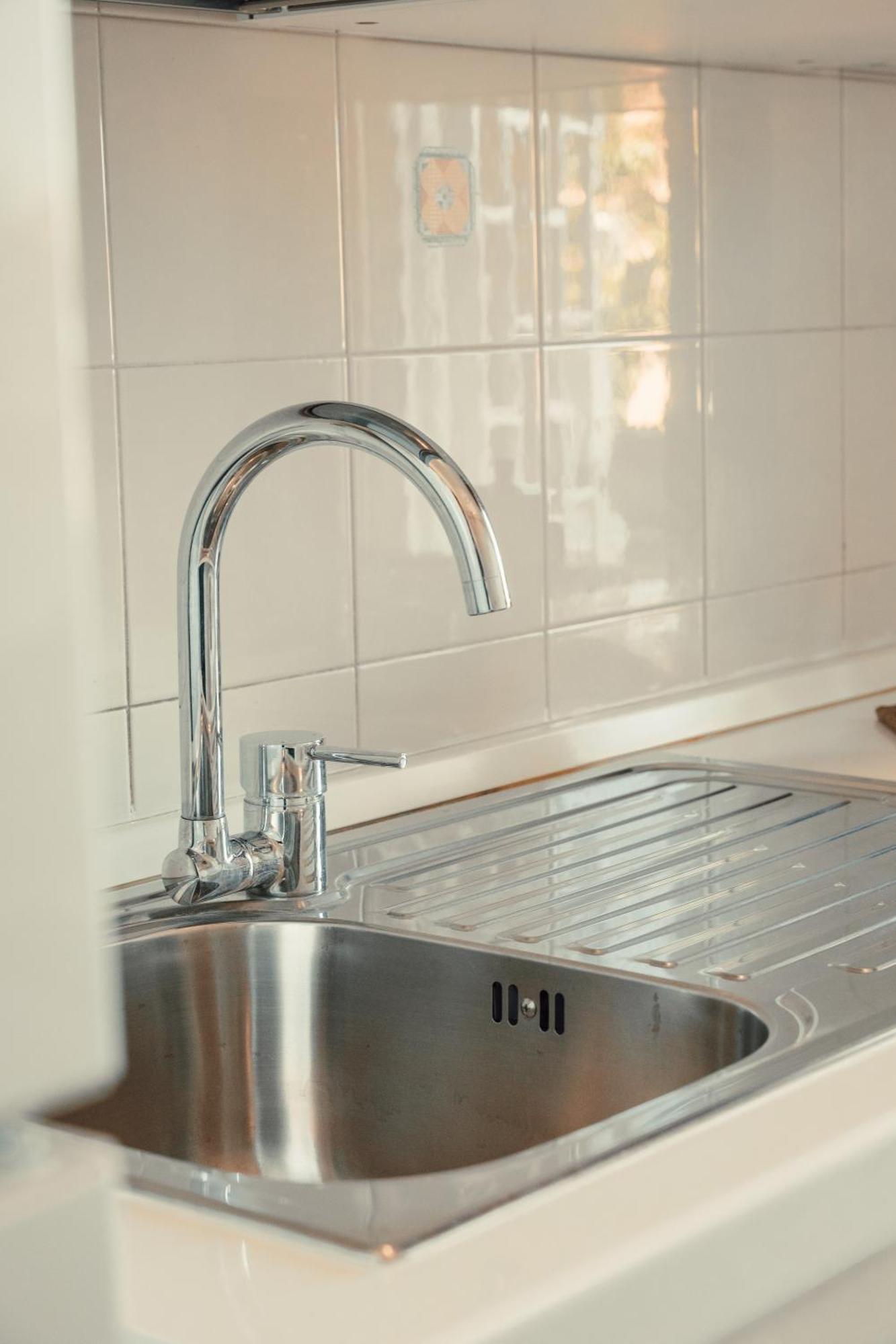 Apartment The Spacious With 3 Bedrooms And Private Parking