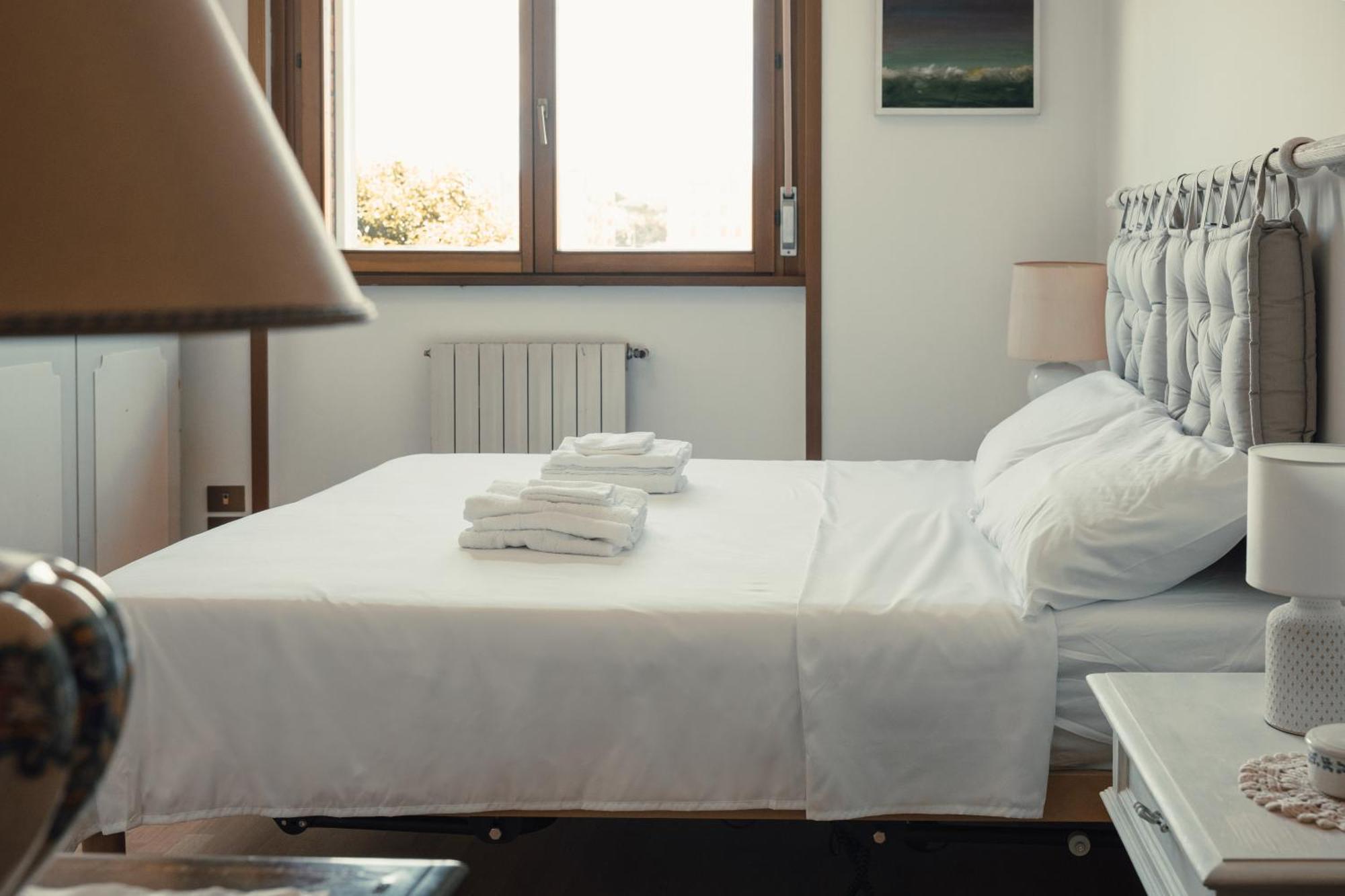 The Spacious With 3 Bedrooms And Private Parking Apartment *