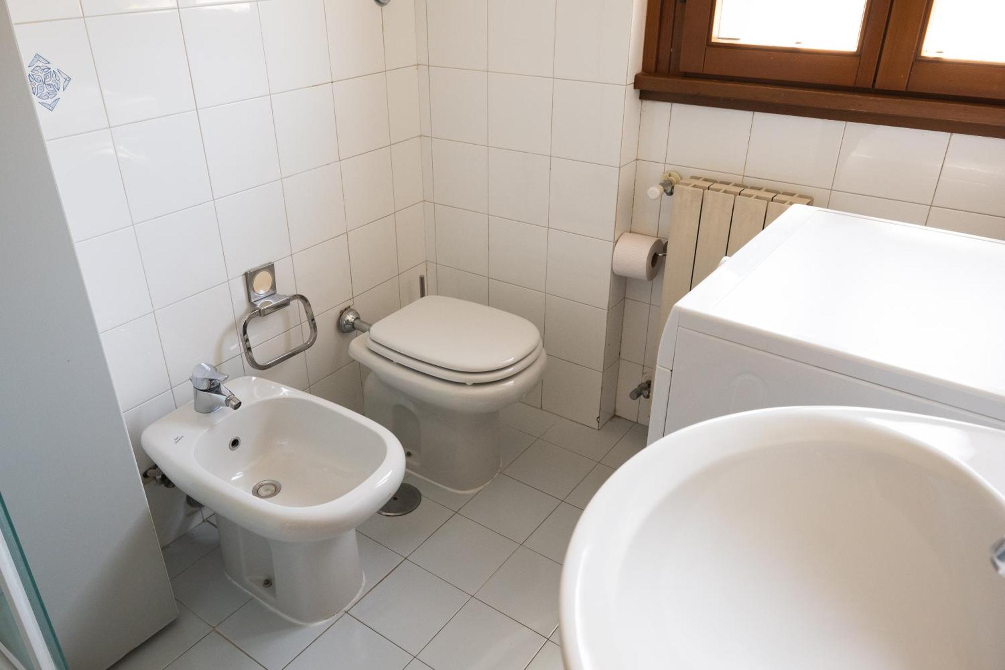 The Spacious With 3 Bedrooms And Private Parking