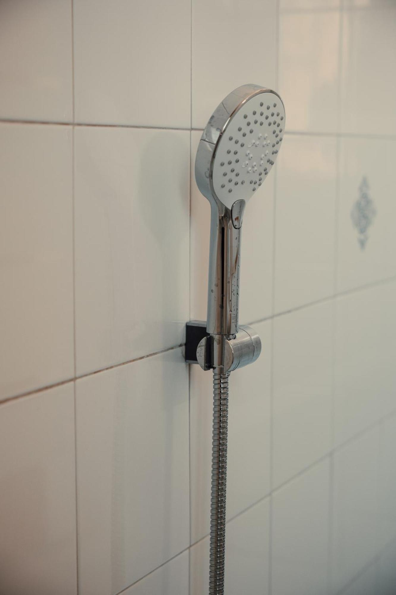 Apartment The Spacious With 3 Bedrooms And Private Parking