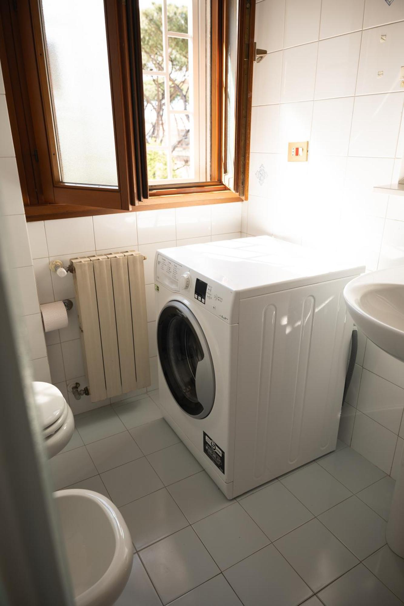 Apartment The Spacious With 3 Bedrooms And Private Parking *