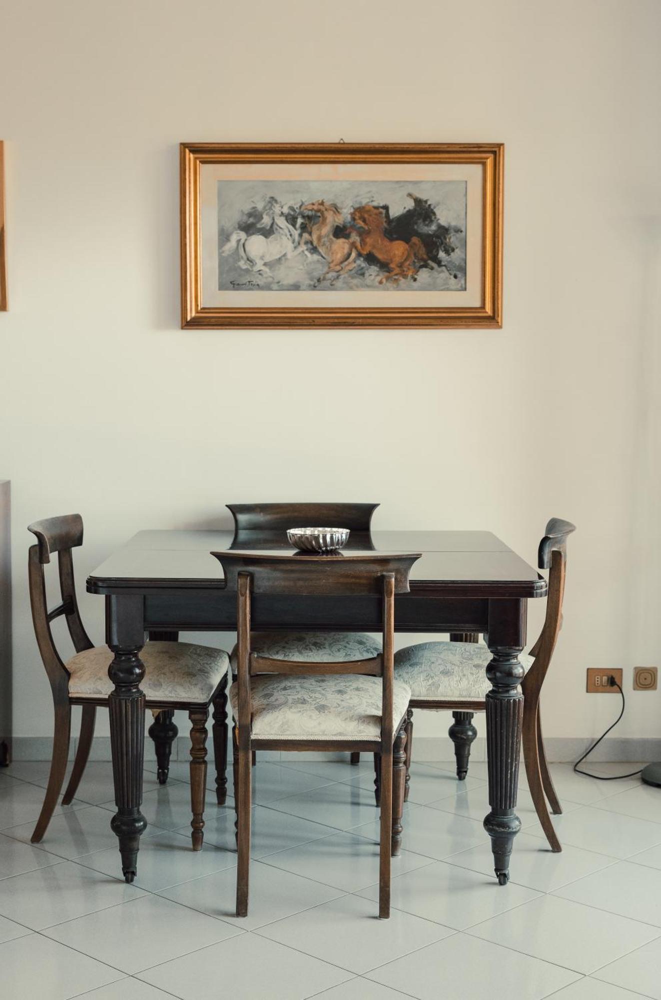 The Spacious With 3 Bedrooms And Private Parking Apartment