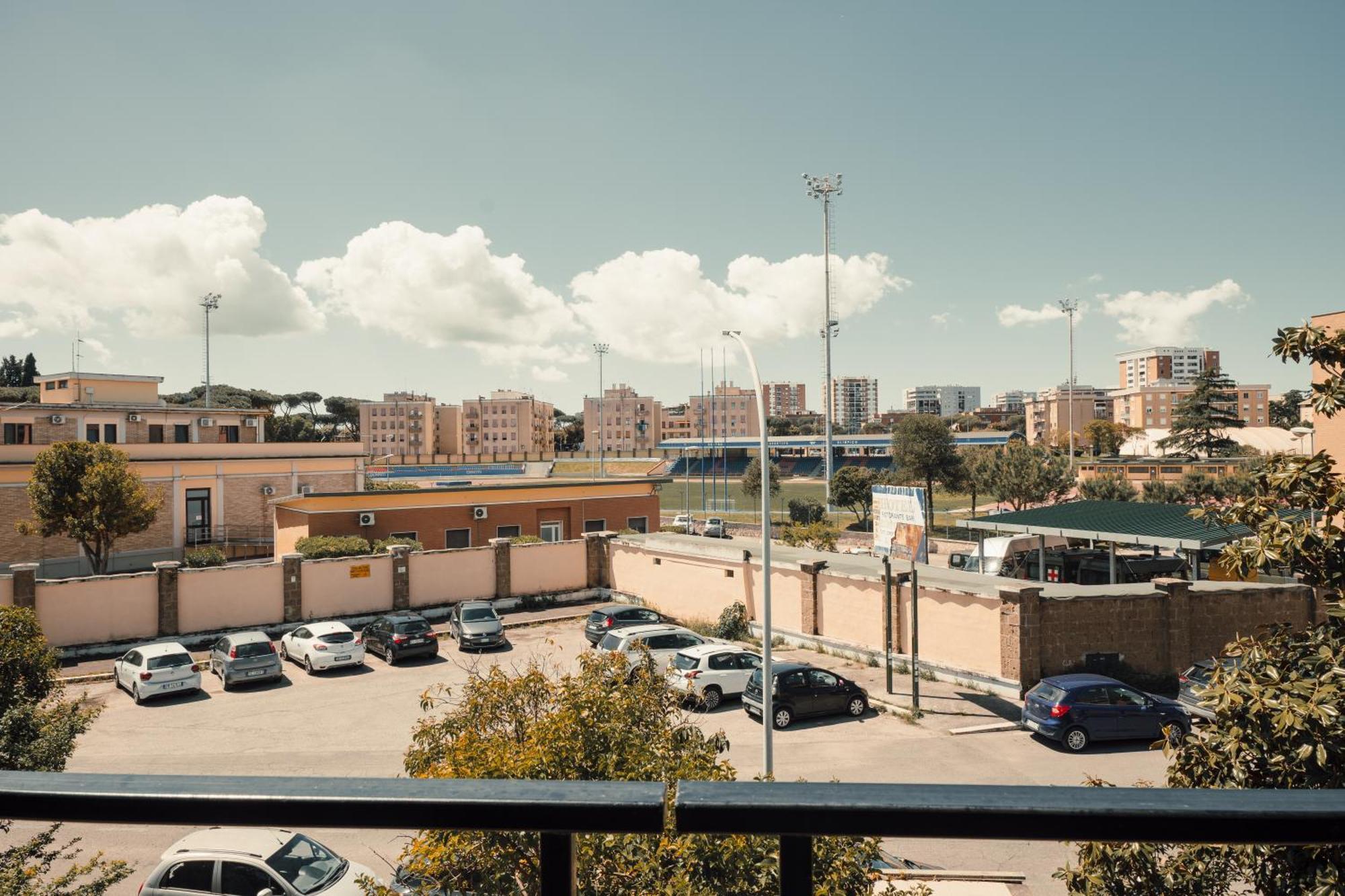 The Spacious With 3 Bedrooms And Private Parking *
