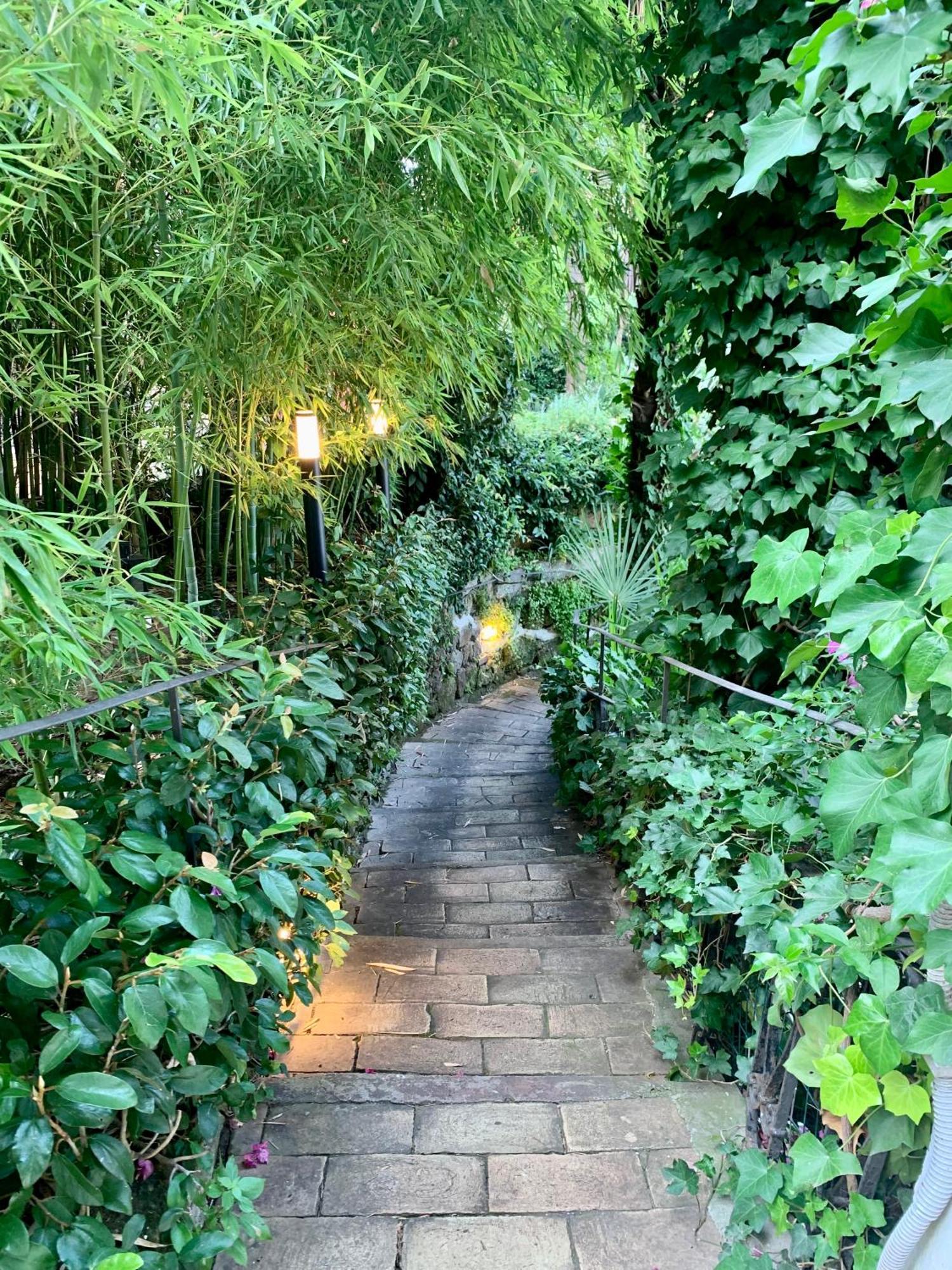 Giardino Dei Giganti, 5 Minute Walk To The Subway B Appartamento Roma