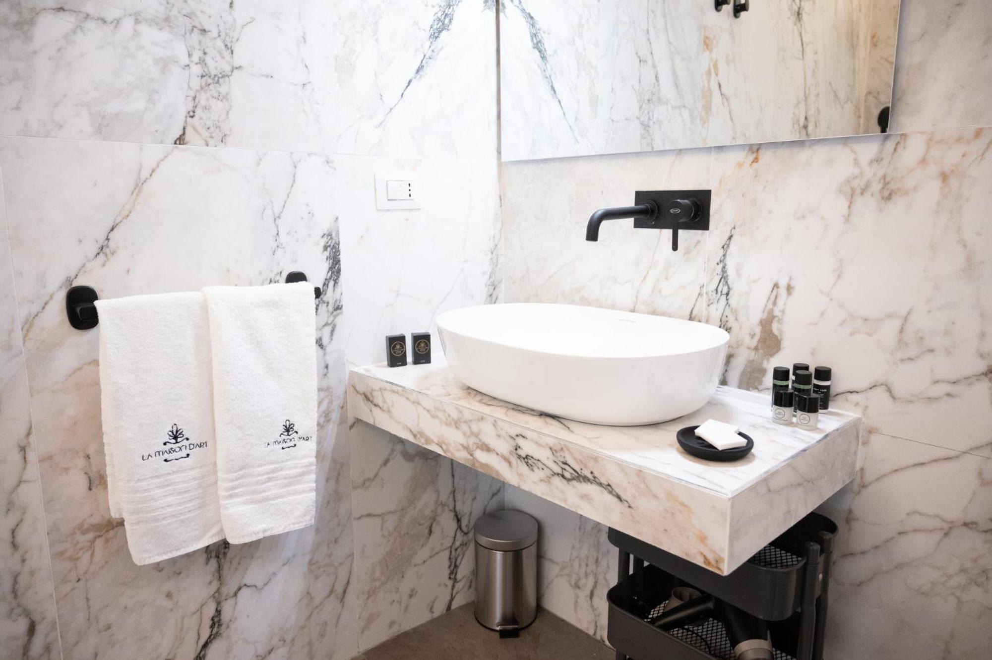 Apartment Domus Laurina - Maison D'art Collection