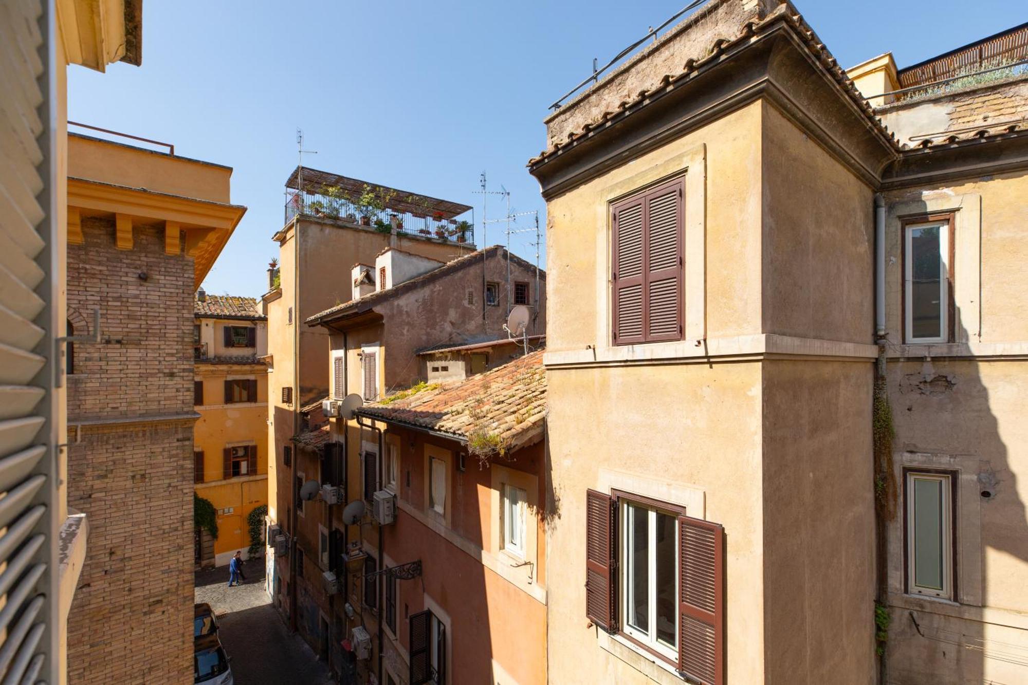 Iflat Trastevere Stylish 4 Bedroom Penthouse Apartment