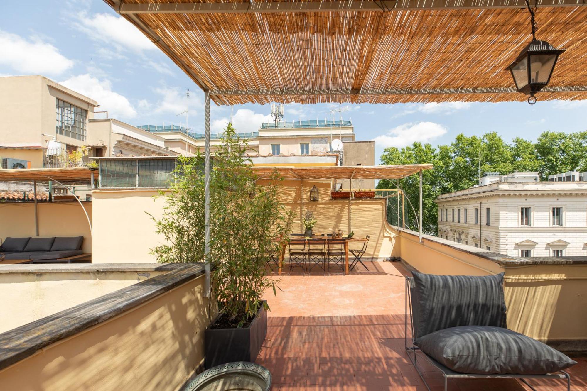 Apartment Iflat Trastevere Stylish 4 Bedroom Penthouse