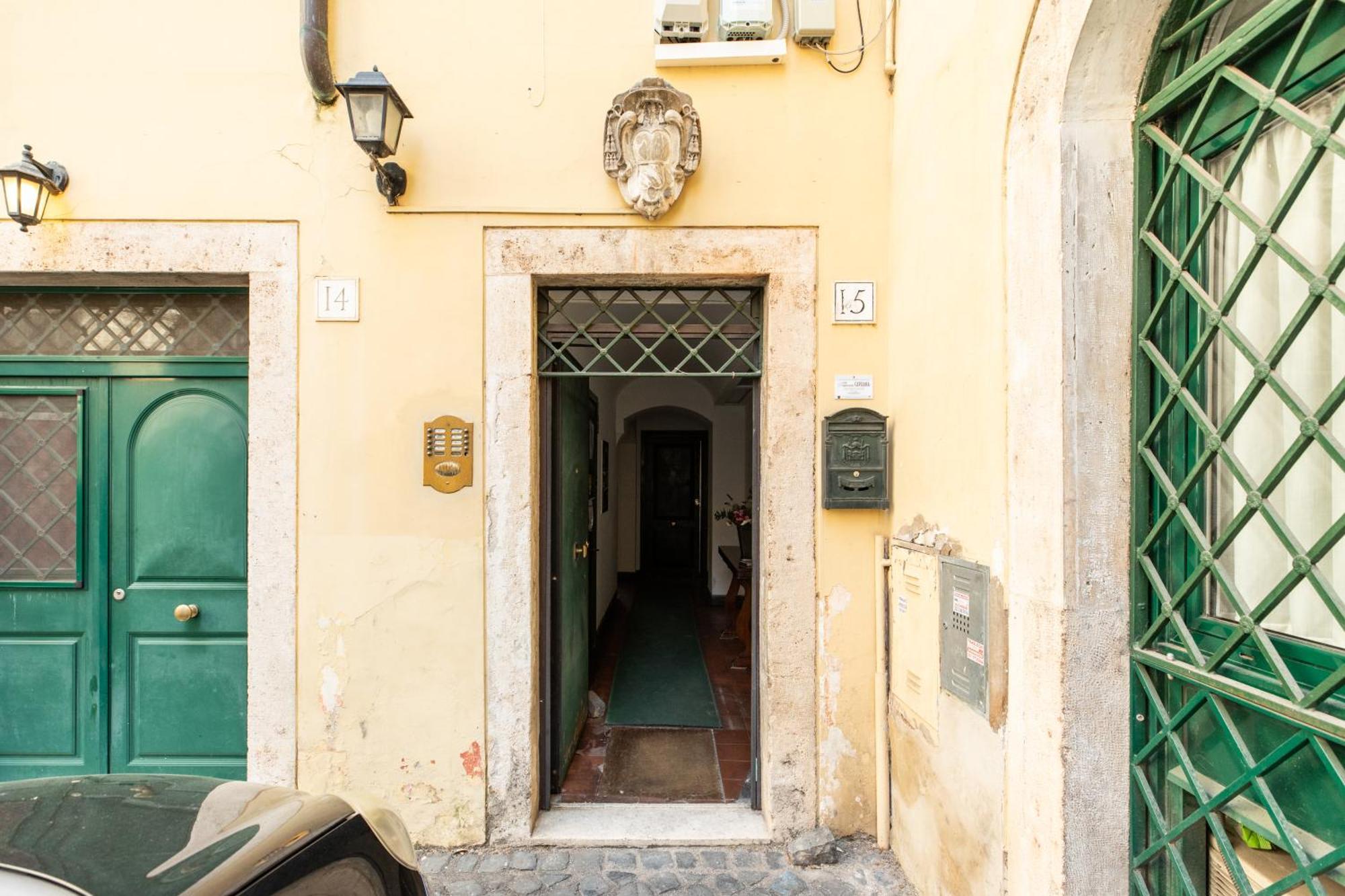 Iflat Trastevere Stylish 4 Bedroom Penthouse