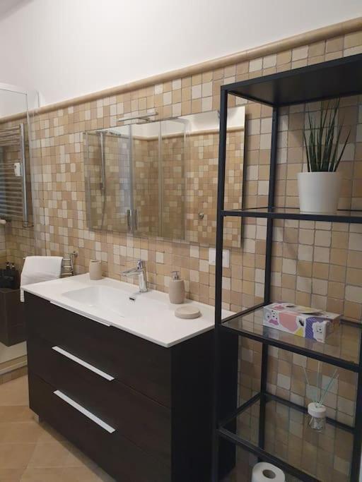 Apartment Casakico Elegante 2-bdr Metro 10 Min Colosseo Rome