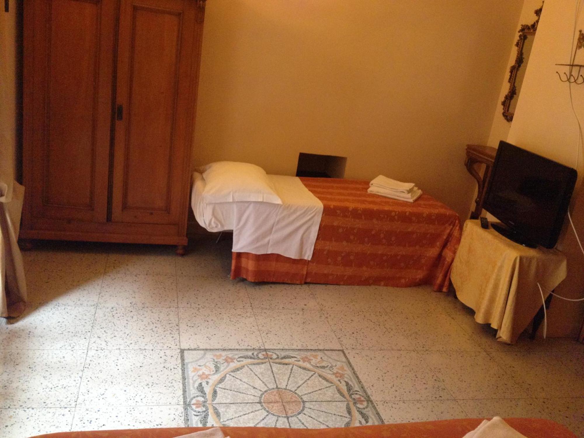 Maison De Marta Guest house