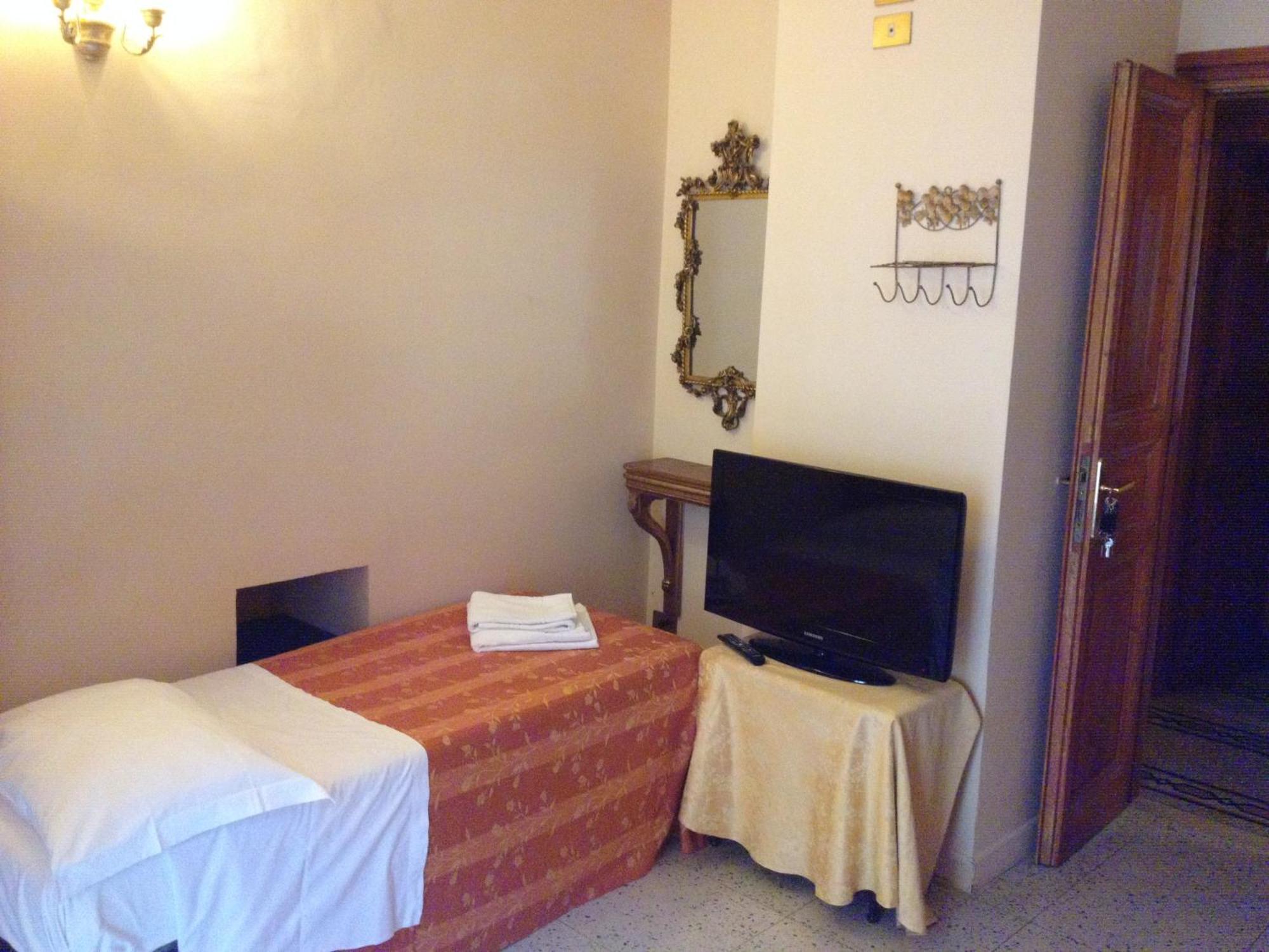 Guest house Maison De Marta 2*
