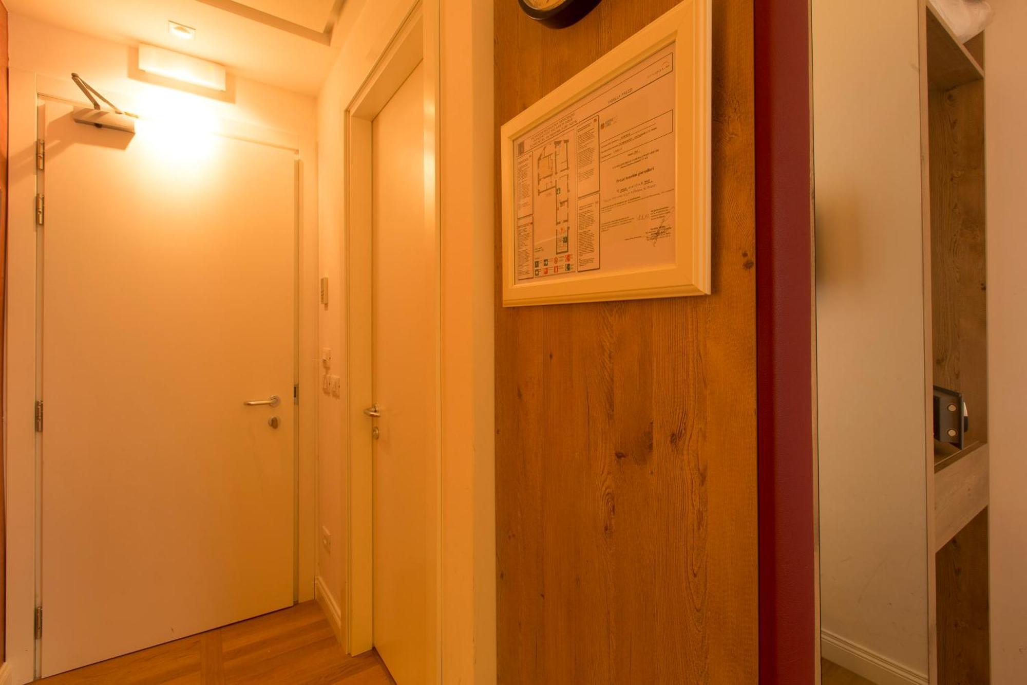 Floris Hotel