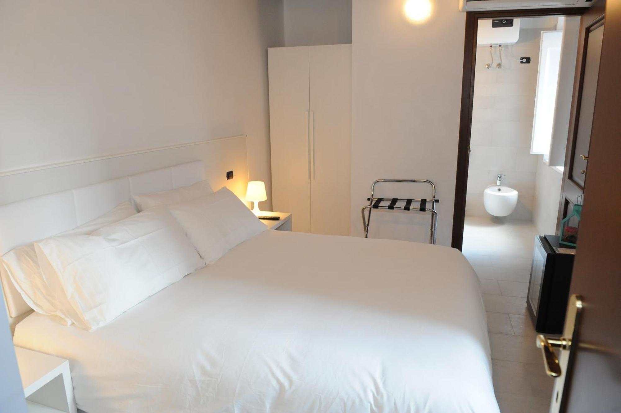Flowers Apartments Guest house Rome