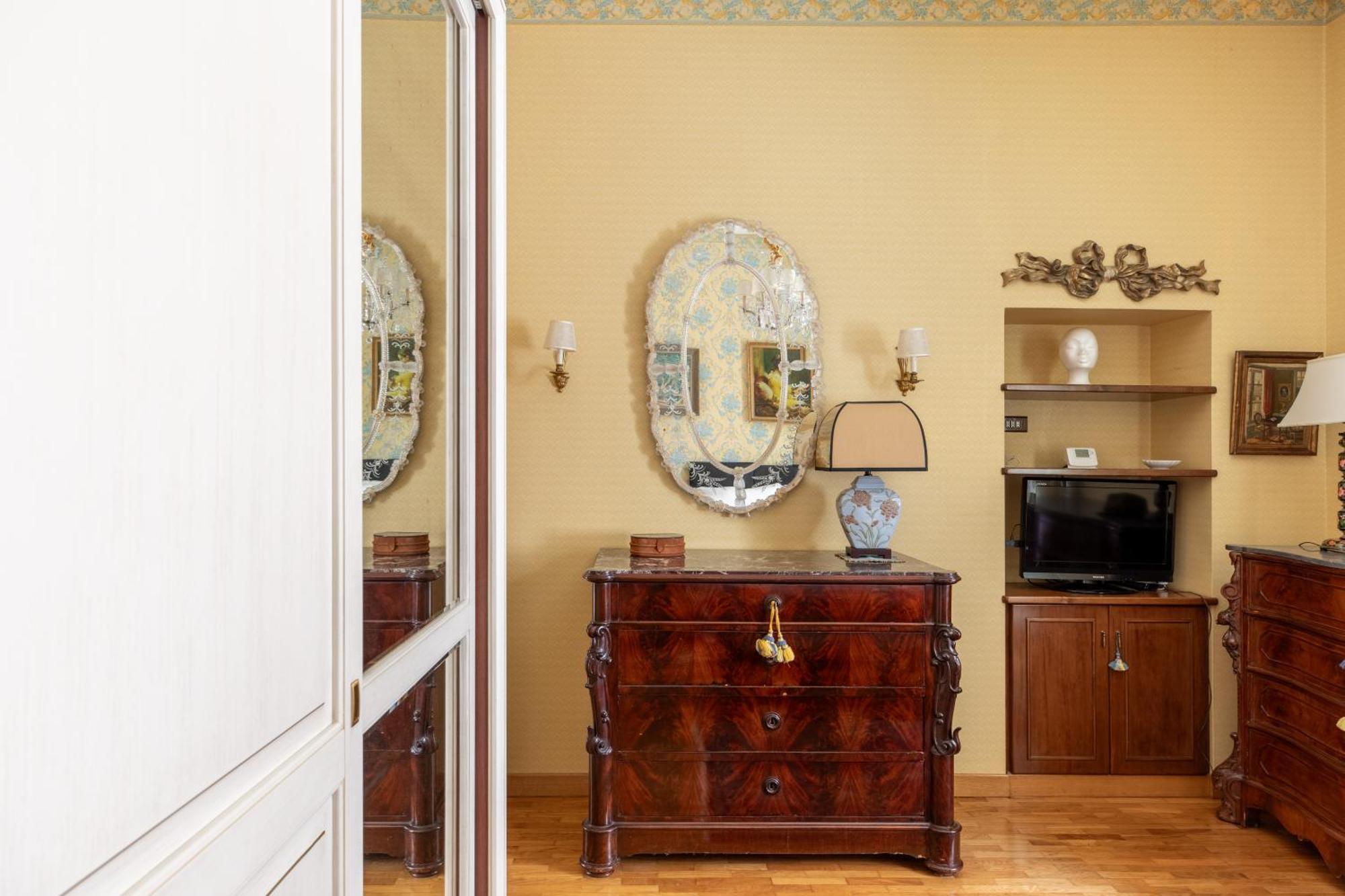 Apartment Iflat Classic Style In The Center Of Rome
