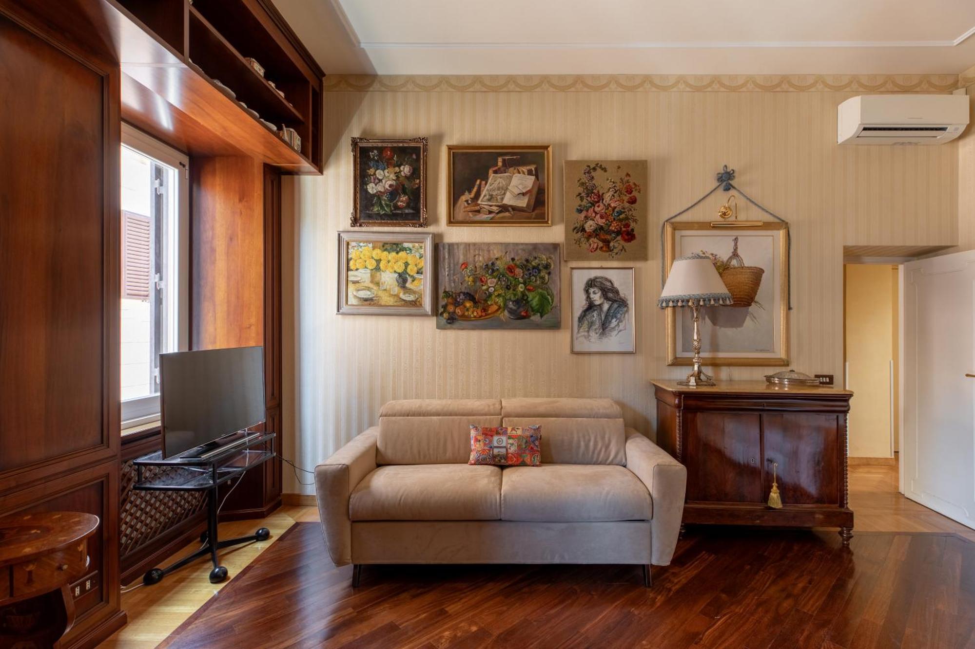 Iflat Classic Style In The Center Of