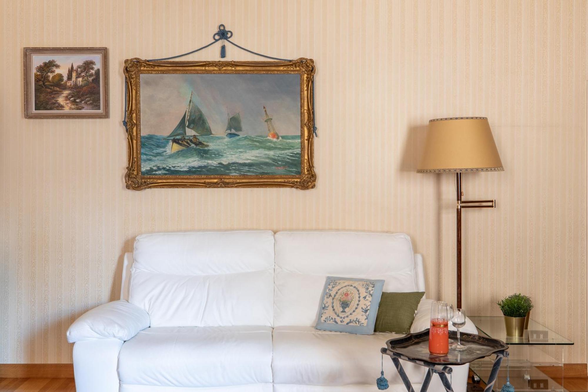 Iflat Classic Style In The Center Of Apartment