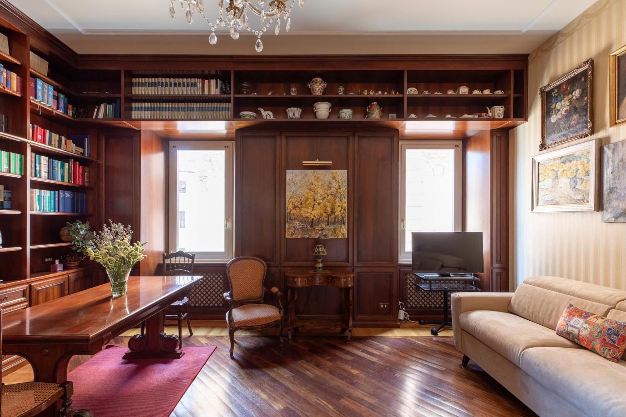 Iflat Classic Style In The Center Of Apartment *