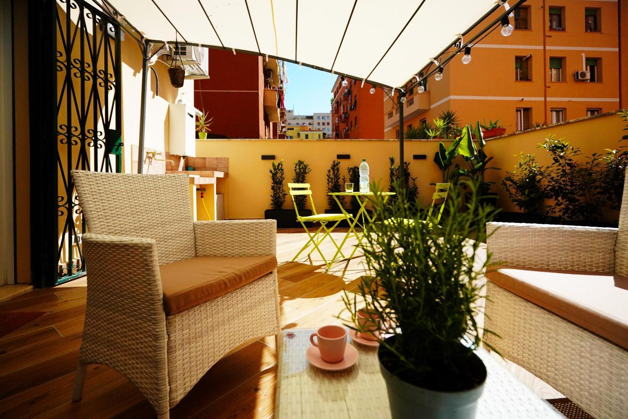 Appartement Peaceful 2 Bedrooms With Patio, Near Metro A Rome