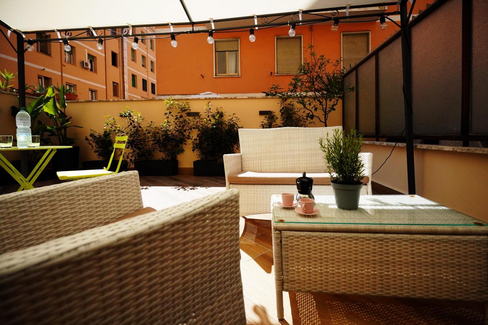 Appartement Peaceful 2 Bedrooms With Patio, Near Metro A Rome