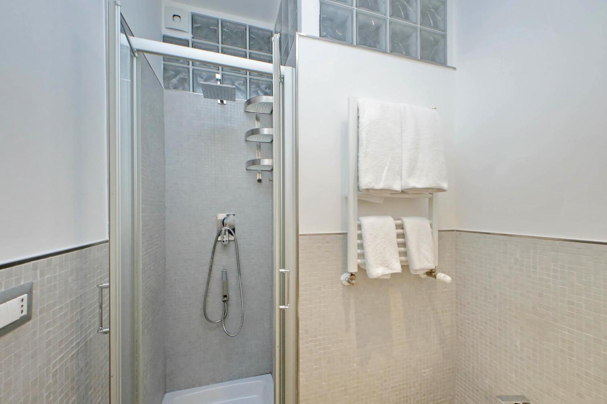 Ych-trendy Flat Near Marconi Roma