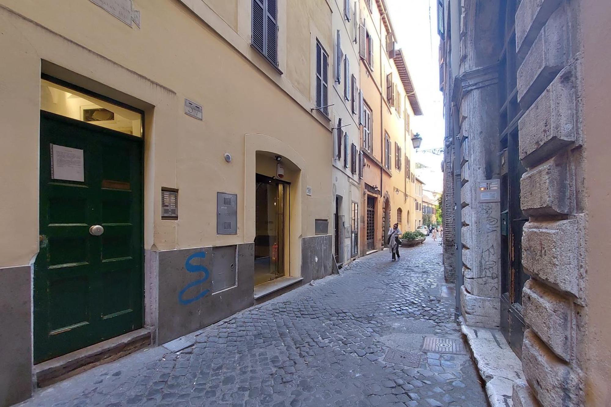 Cappellari37