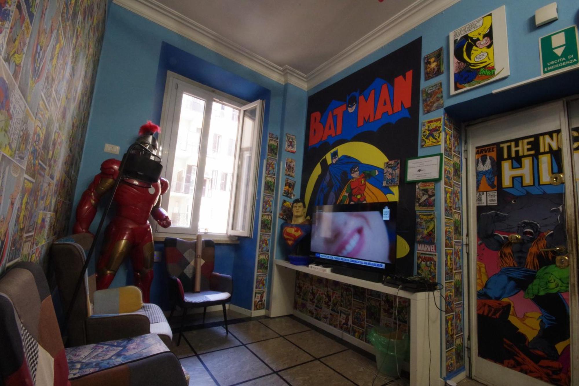 Casa de hóspedes Comics 2*