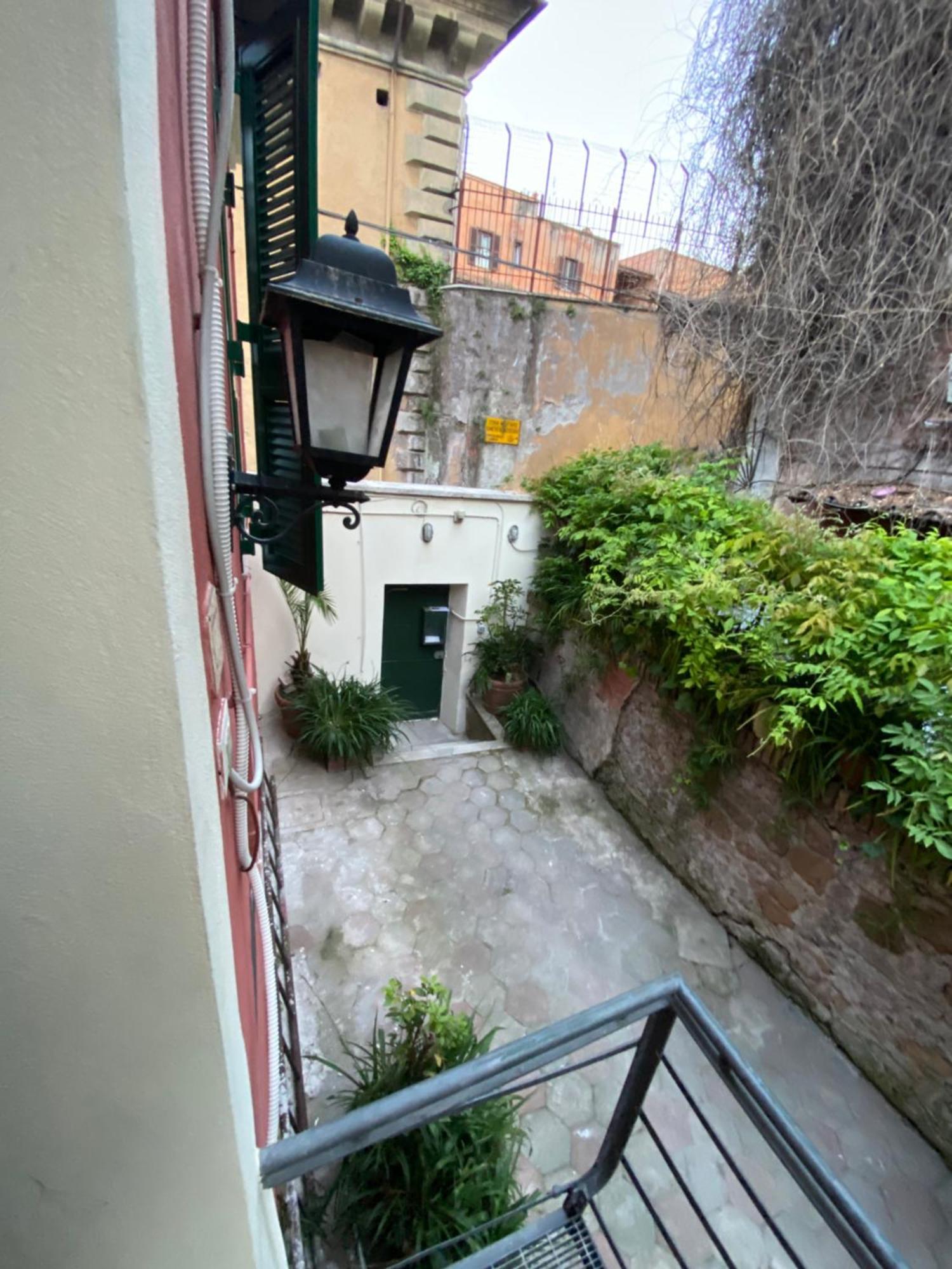 Red House Trastevere San Pietro Bambin Gesu Sant Onofrio Apartment Rome