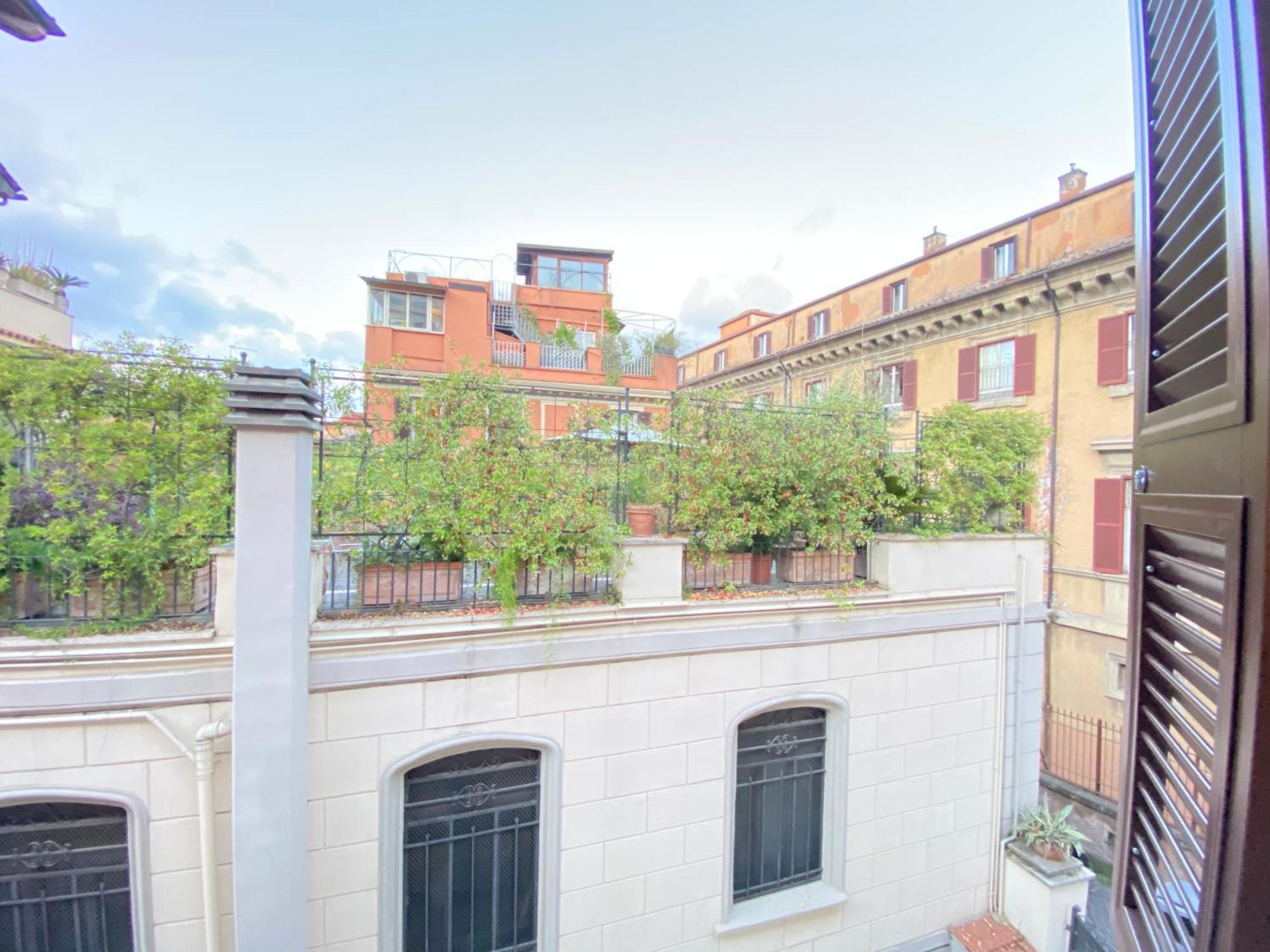 Apartment Red House Trastevere San Pietro Bambin Gesu Sant Onofrio Rome
