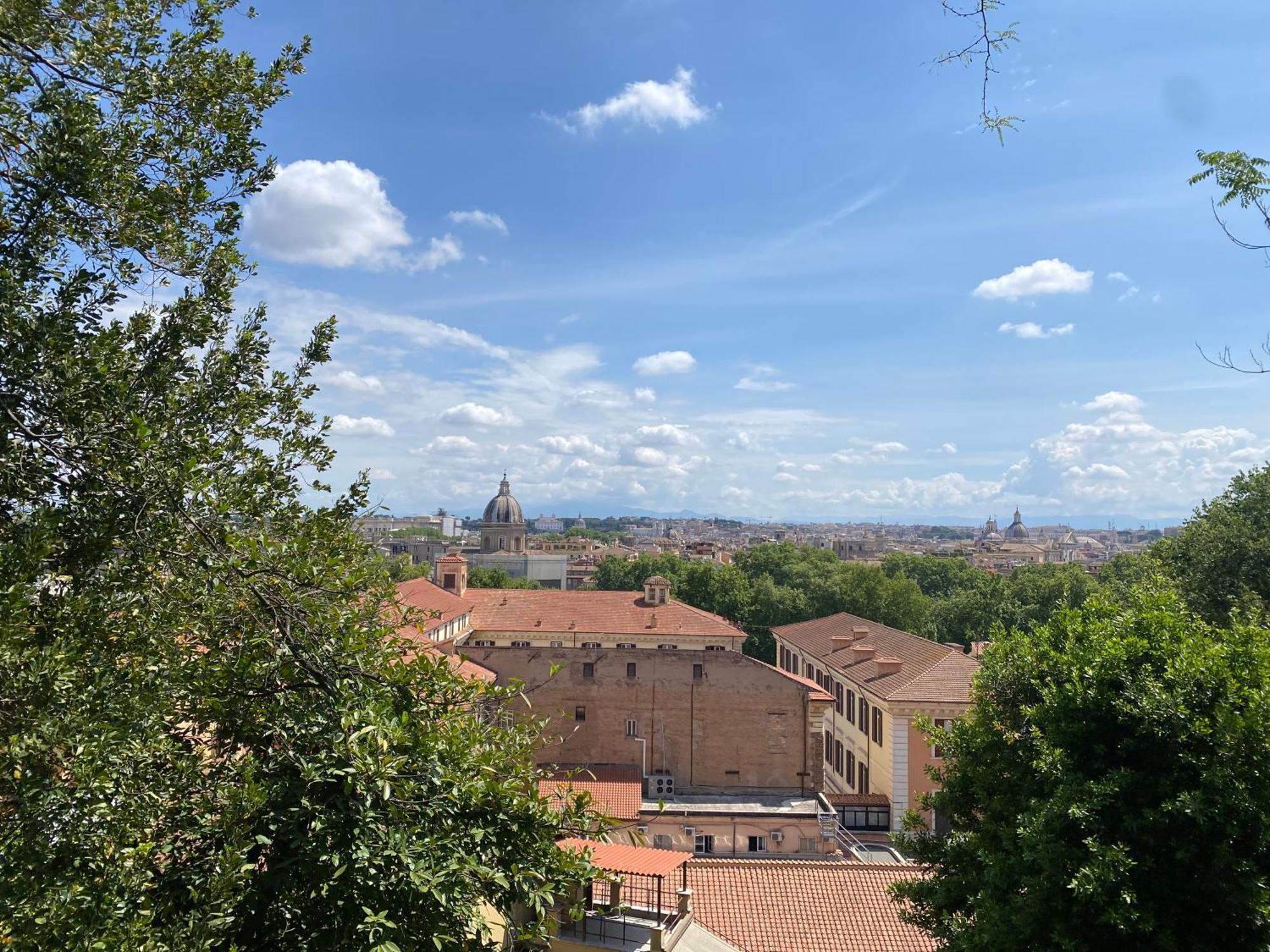 Red House Trastevere San Pietro Bambin Gesu Sant Onofrio Apartment Rome