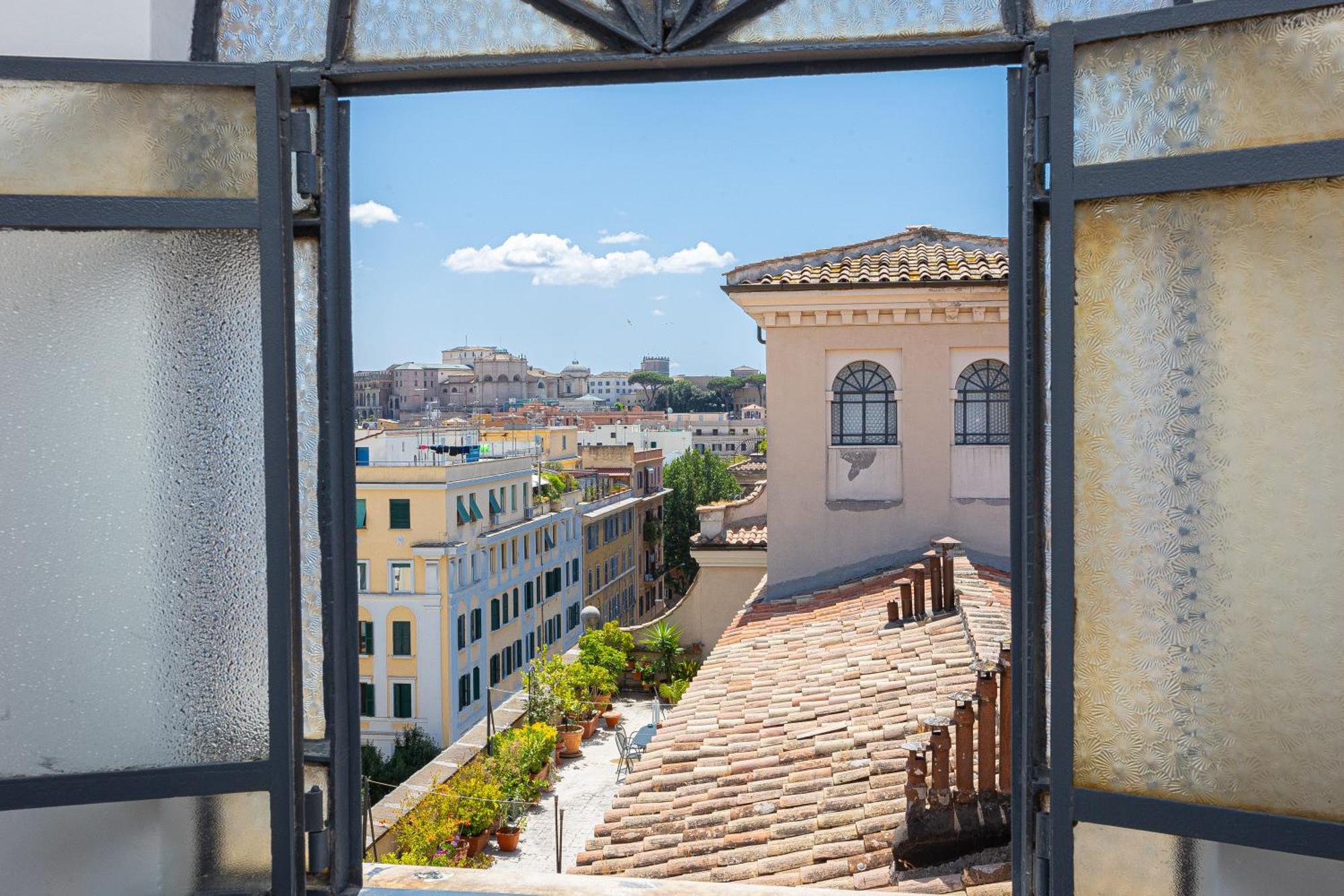 Amazing Penthouse Vaticano Apartment