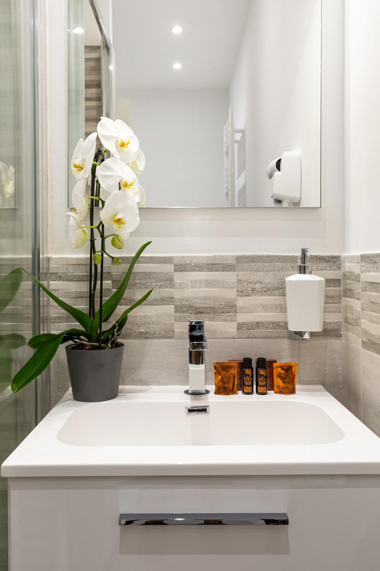 Guest house Clodio Welcome - 5 Arredate Con Bagno Interno - Zona Comune - Condizionatori -