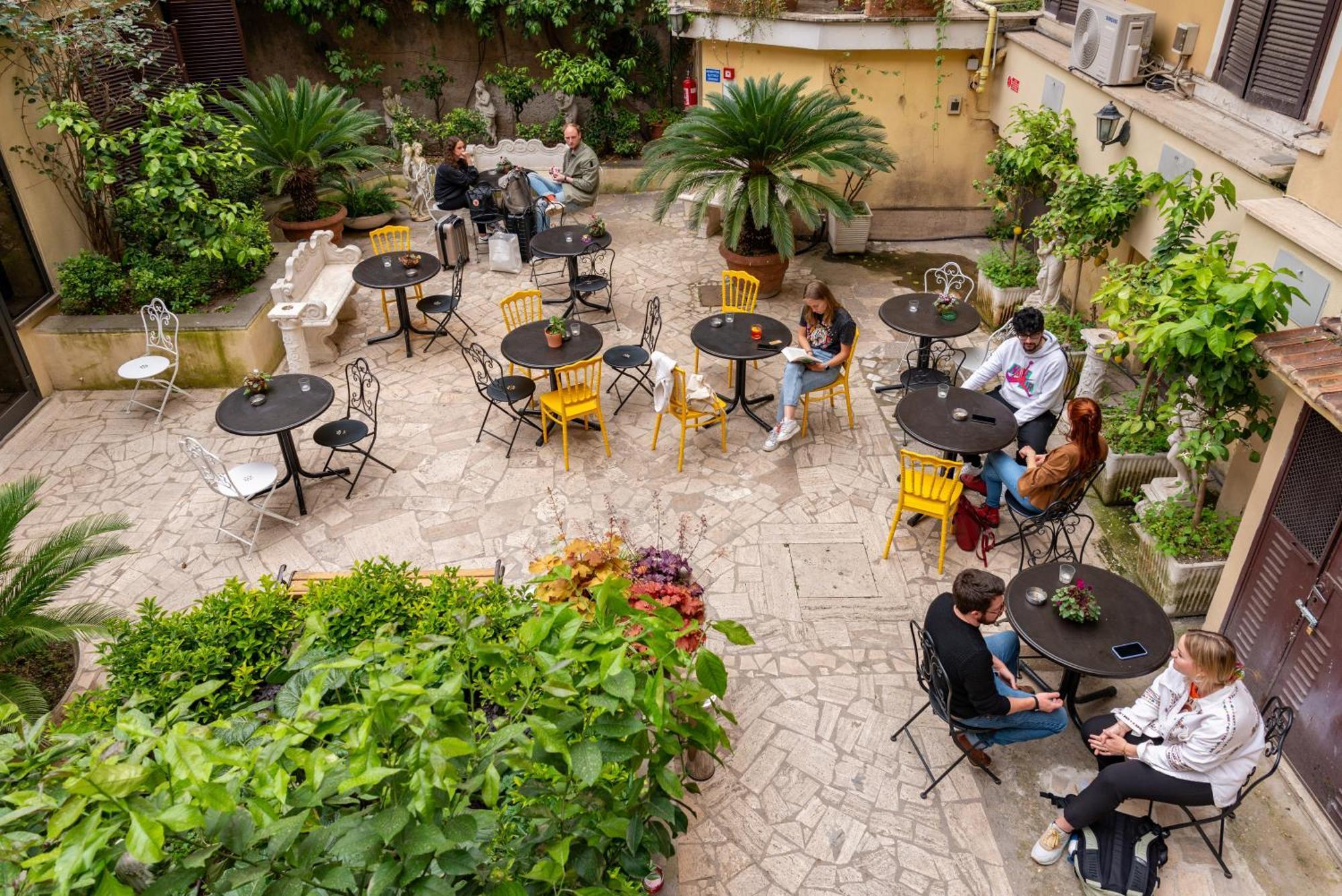 Colosseo Hostel *