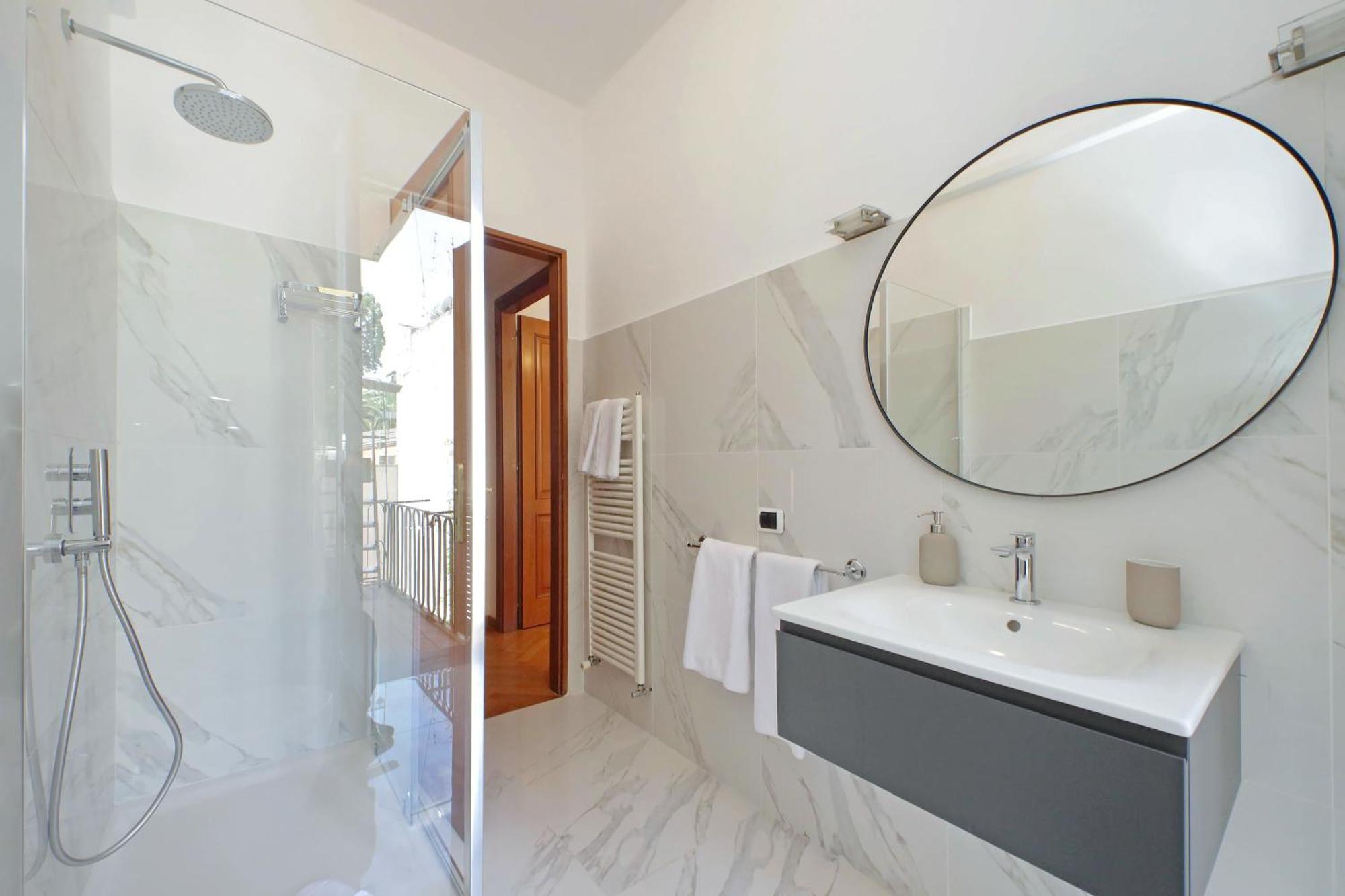 Ych-comfortable 2 Bedrooms Flat Near Colosseum Apartment Rome