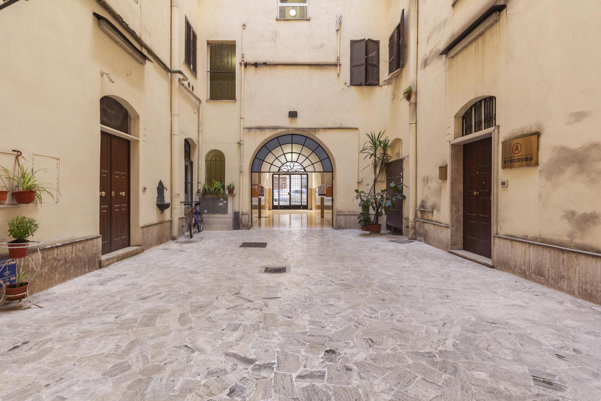 Hostly-urban Oasis Turati-few Steps From Colosseum Appartement *