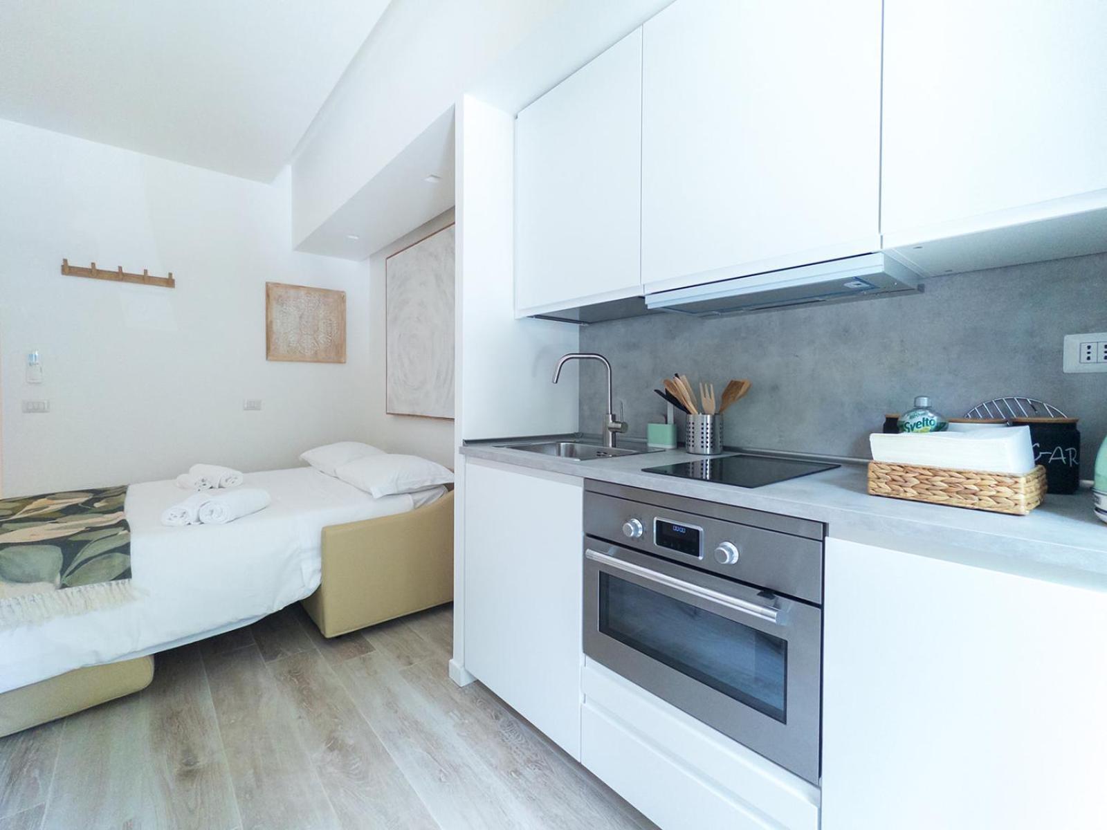 White Ottaviano Guest house Rome